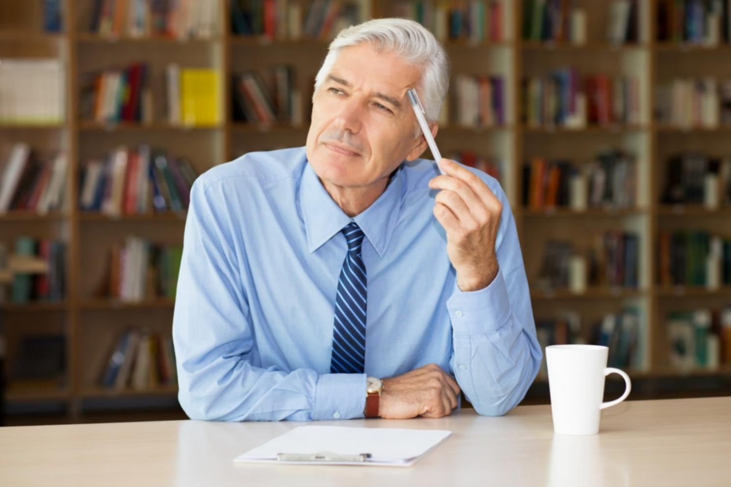 Equipo trabajando en proyecciones financieras durante sesión de formación en Bilbao